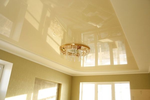 Lacquered stretch ceiling with chandelier