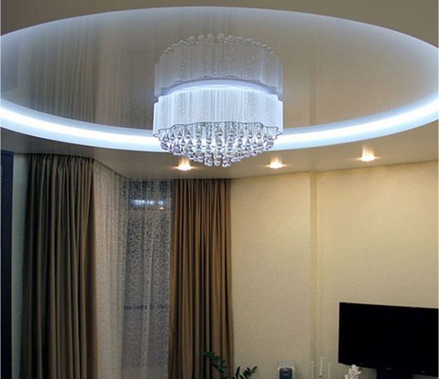 Spanndecke mit Kronleuchter